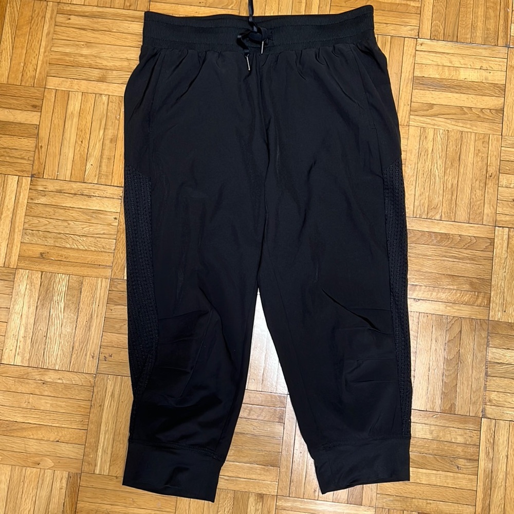 NWOT KYODAN crop pants, size M